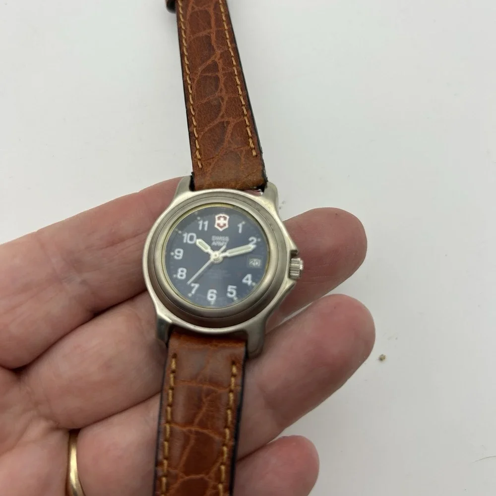 Vintage‎ Swiss Army women's 6000 watch for Part Only Water Resistant 330 Feet
